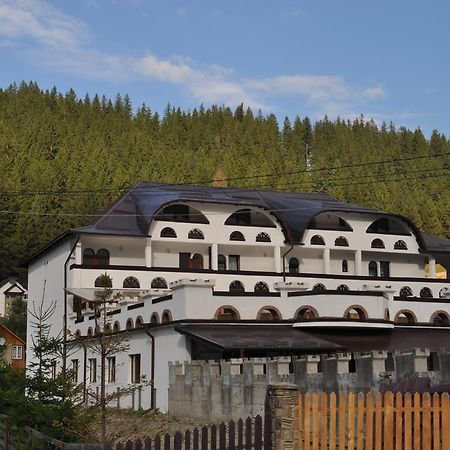 The Castle Apartment Гура Хуморулуй Екстериор снимка