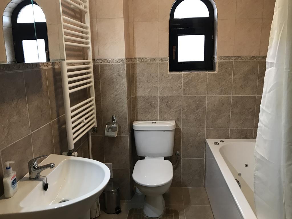 The Castle Apartment Гура Хуморулуй Стая снимка